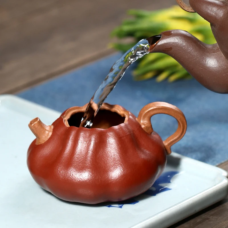 Mengshaju Yixing Zisha teapot famous handmade teapot Kung Fu Teapot Tea Set Li Luchun two color pumpkin pot
Mengshaju Yixing Zisha teapot famous handmade teapot Kung Fu Teapot Tea Set Li Luchun two color pumpkin pot