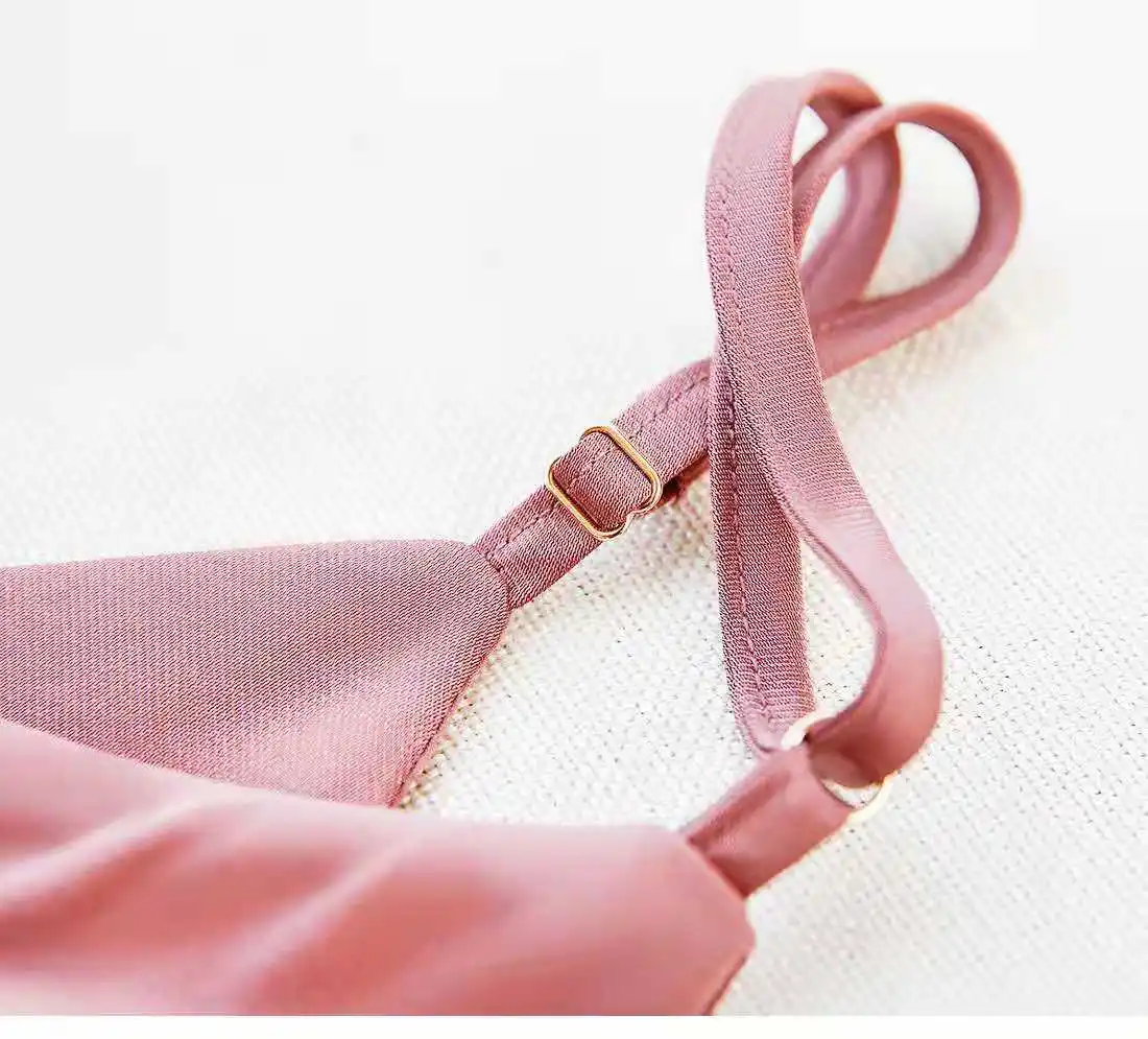 Korean version of the satin net yarn sling long skirt all-match thin temperament V-neck color matching dress
Korean version of the satin net yarn sling long skirt all-match thin temperament V-neck color matching dress