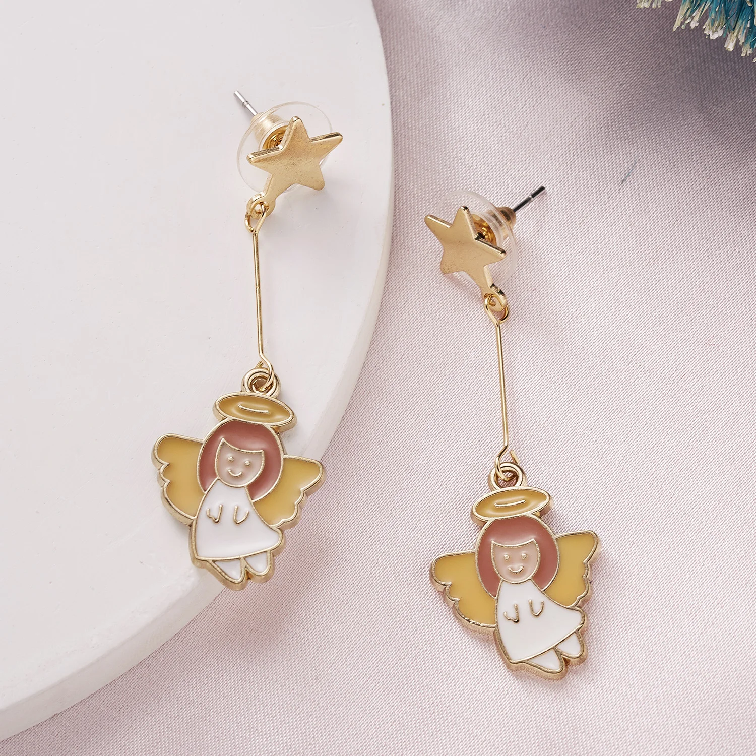 Cartoon Cute Little Angel Christmas Earrings For Women Top Quality Enamel Drop Earring Star Piercing Jewelry Girls New Year Gift 
Cartoon Cute Little Angel Christmas Earrings For Women Top Quality Enamel Drop Earring Star Piercing Jewelry Girls New Year Gift