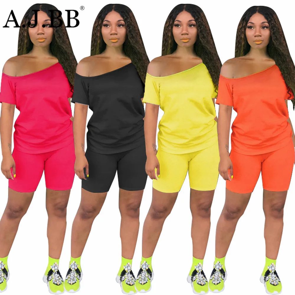 Europe's new casual solid color ladies two-piece fashion loose strapless short-sleeved shirt and shorts suit
Europe's new casual solid color ladies two-piece fashion loose strapless short-sleeved shirt and shorts suit
