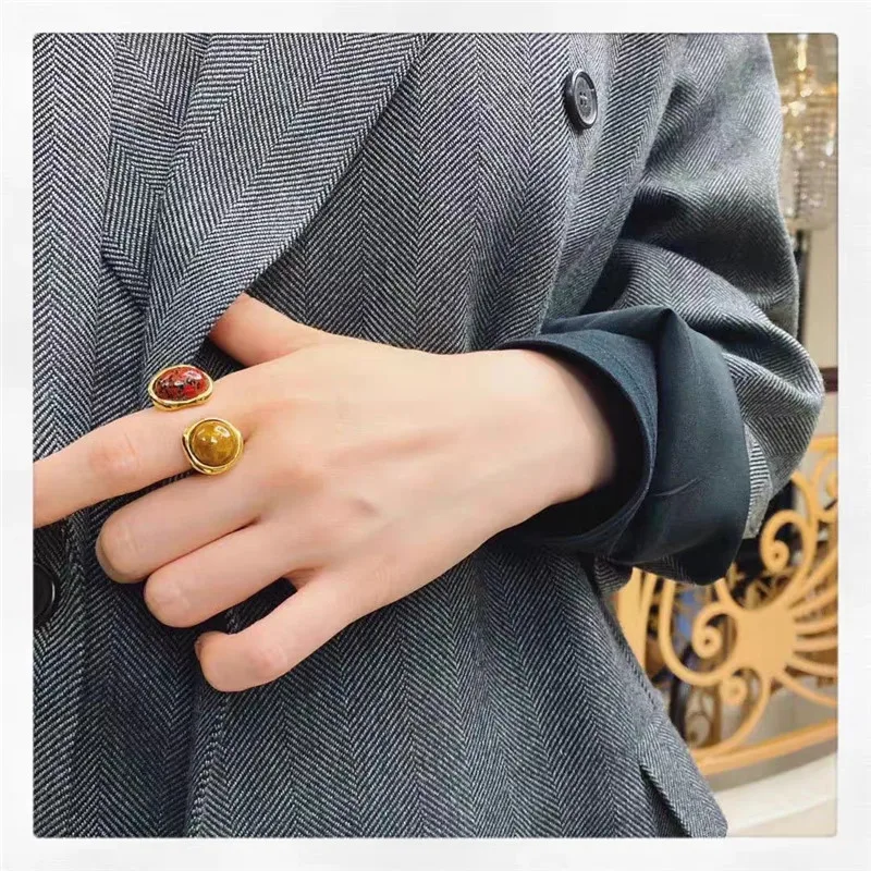 European and American temperament, retro style, palace egg-shaped contrast ring, colored gemstones, irregular texture ring
European and American temperament, retro style, palace egg-shaped contrast ring, colored gemstones, irregular texture ring