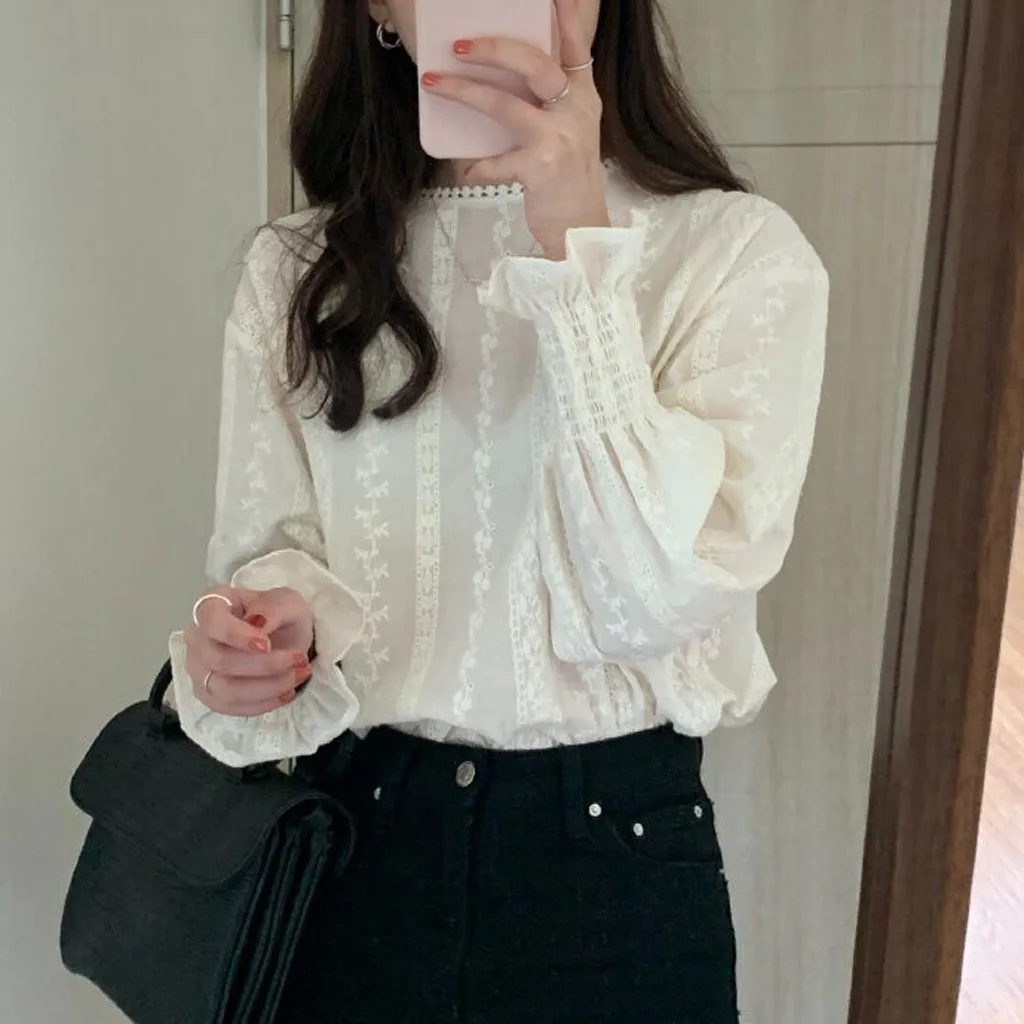 2021 Hot Korean Fashion Lace Blouses For Women Elegant O-Neck Lantern Sleeve Hollow Out Blouses Women Summer Blouses camisetas
2021 Hot Korean Fashion Lace Blouses For Women Elegant O-Neck Lantern Sleeve Hollow Out Blouses Women Summer Blouses camisetas