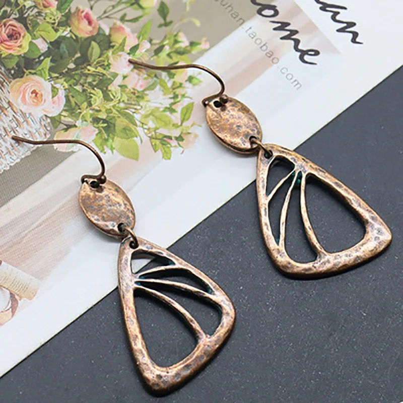 New Vintage Hanging Earrings For Women Elegant Geometric Alloy Tassel Dangle Drop Earrings 2021 Fashion Jewelry
New Vintage Hanging Earrings For Women Elegant Geometric Alloy Tassel Dangle Drop Earrings 2021 Fashion Jewelry