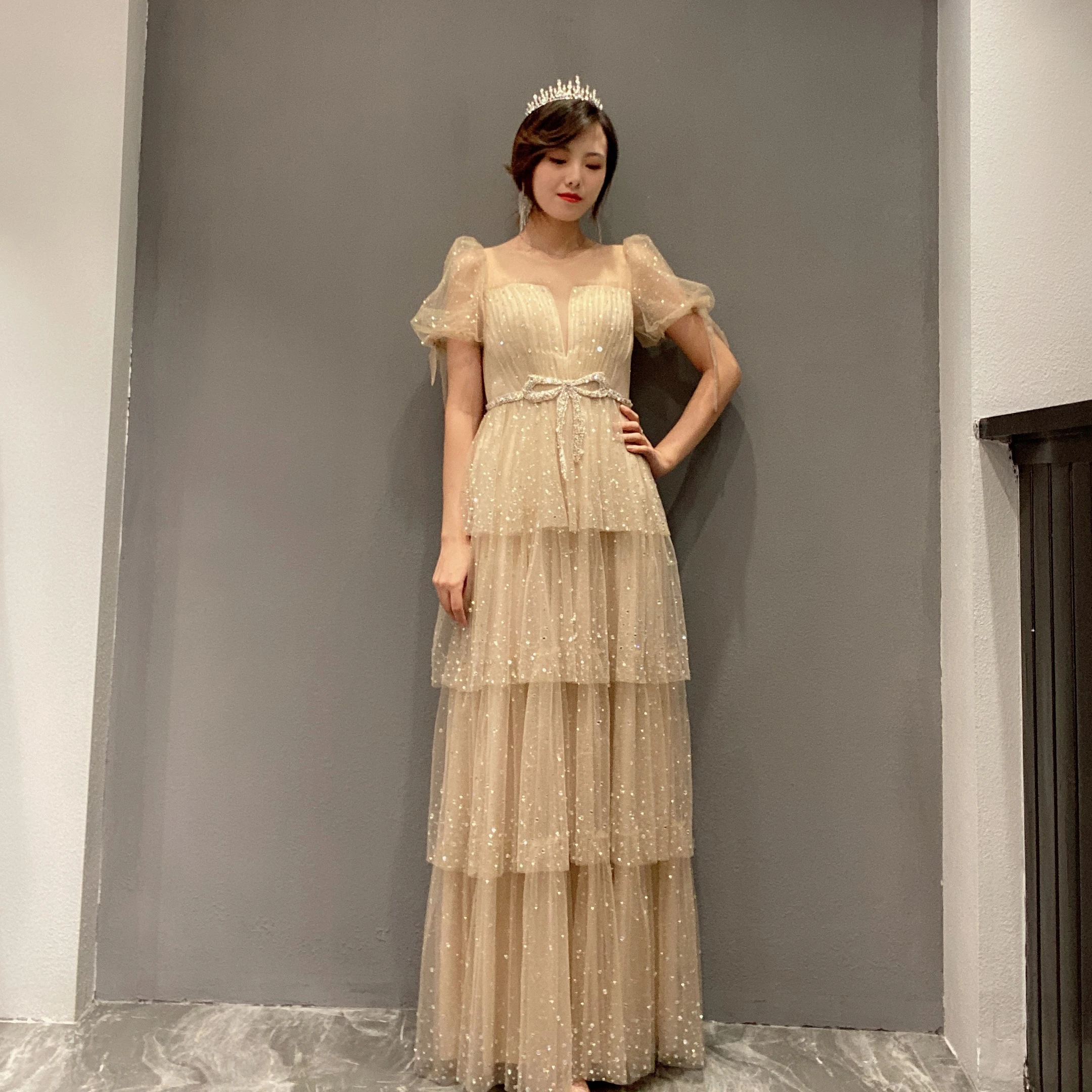 Champagne Long Luxury Evening Dresses Puff Sleeve Party Dresses Glitter For Girls Gowns With Diamond Handmade For Wedding
Champagne Long Luxury Evening Dresses Puff Sleeve Party Dresses Glitter For Girls Gowns With Diamond Handmade For Wedding
