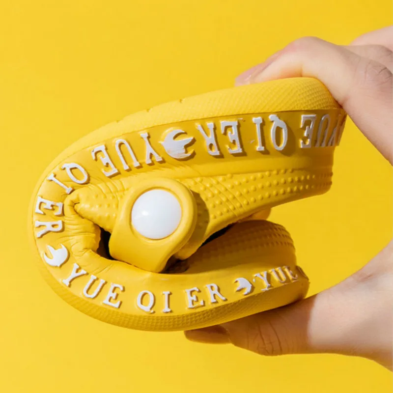 Summer New Children's Sandals Fruit Hole Shoes Eva Beach Slippers for Boys and Girls Baby Garden Shoes Non-Slip Breathable 
Summer New Children's Sandals Fruit Hole Shoes Eva Beach Slippers for Boys and Girls Baby Garden Shoes Non-Slip Breathable