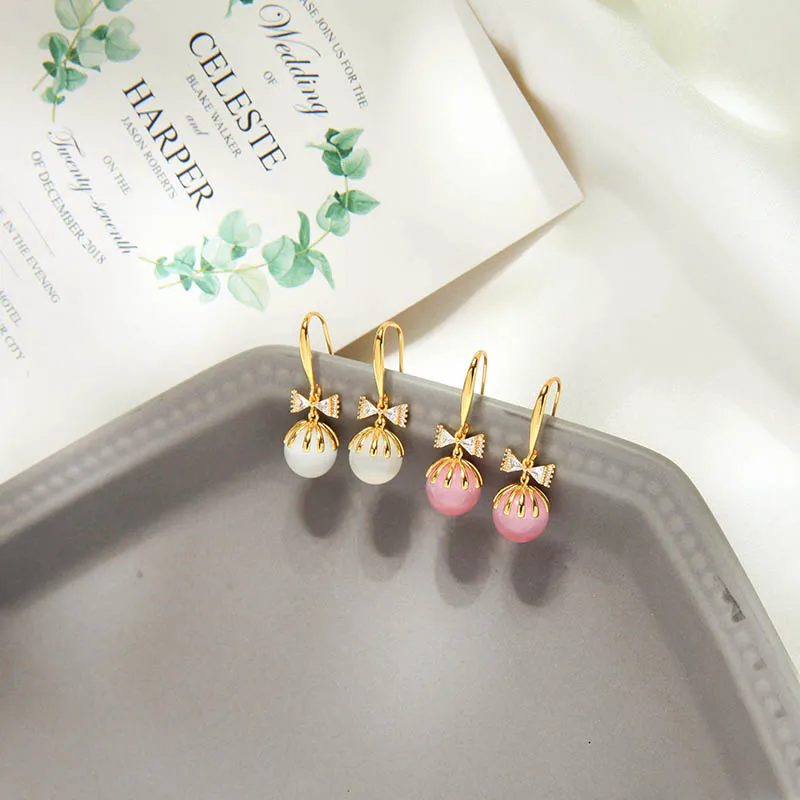 Женские серьги-подвески BALANBIU, золотистые серьги из латуни с блестящим цирконием и бантом, новые модные ювелирные аксессуары
Женские серьги-подвески BALANBIU, золотистые серьги из латуни с блестящим цирконием и бантом, новые модные ювелирные аксессуары