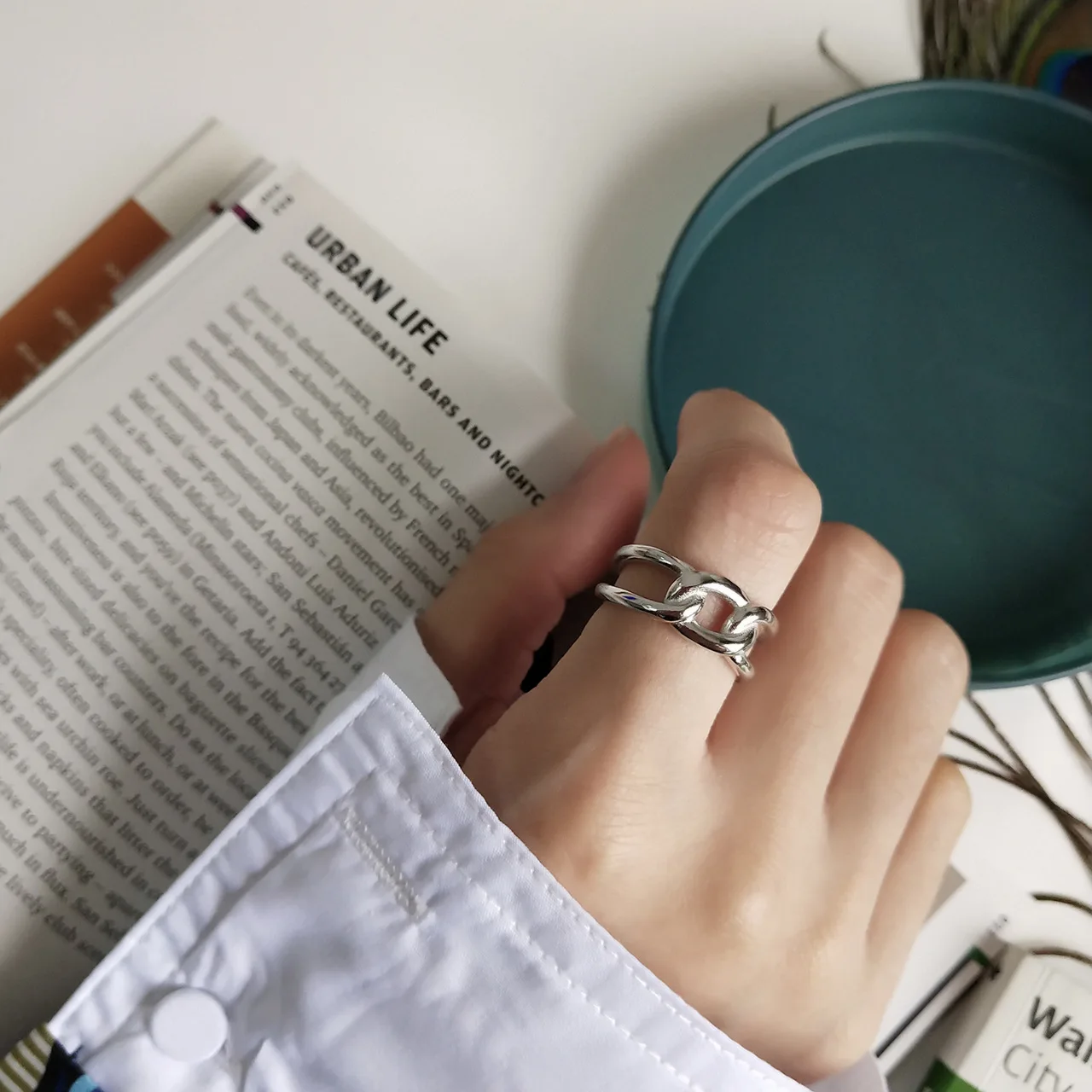 Korean-style Ornament 925 Sterling Silver Ring Online Celebrity INS Minimalist Chains Ring Rings Jewelry Fashion Ring
Korean-style Ornament 925 Sterling Silver Ring Online Celebrity INS Minimalist Chains Ring Rings Jewelry Fashion Ring