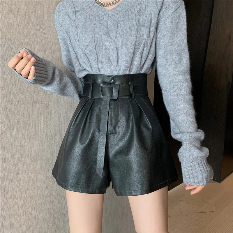 2021New fashion casual all-match high-waisted wide-leg shorts and leather
2021New fashion casual all-match high-waisted wide-leg shorts and leather