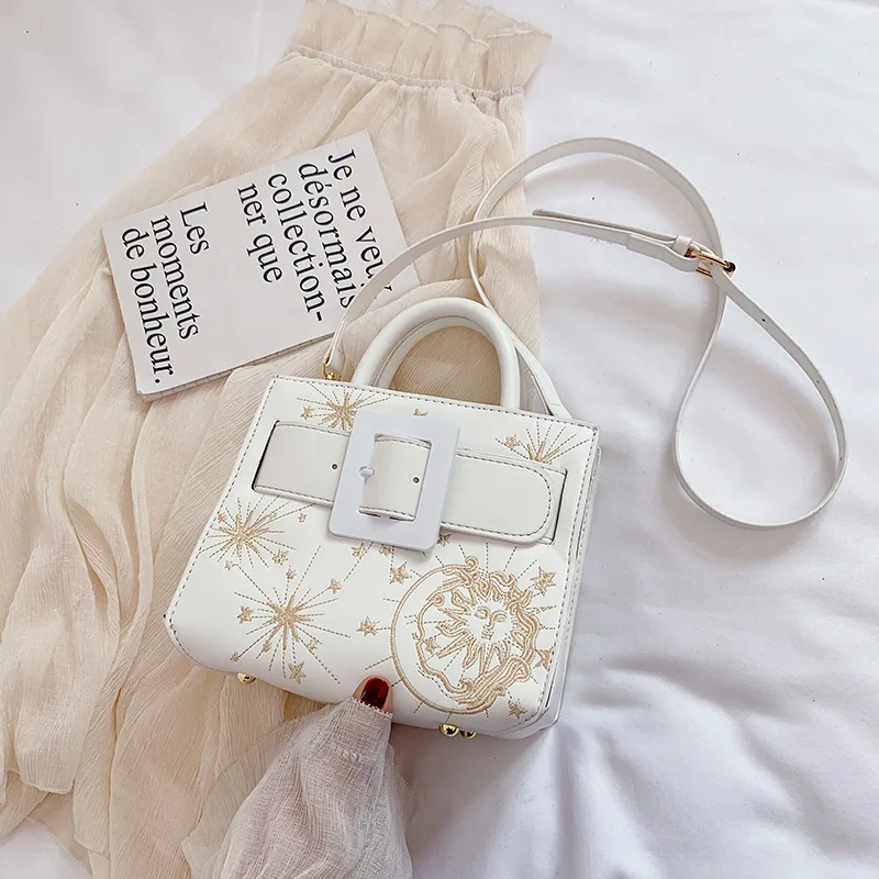 womens hands 2021 new fireworks blooming printing style women's fashion trend city slant shoulder bag purses
womens hands 2021 new fireworks blooming printing style women's fashion trend city slant shoulder bag purses