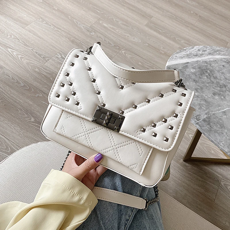 Shoulder Fashion Pu Leather Small Messenger Bags for Women 2020 Chain Rivet Lock Crossbody Bag Female Travel Mini Bags Clutch 
Shoulder Fashion Pu Leather Small Messenger Bags for Women 2020 Chain Rivet Lock Crossbody Bag Female Travel Mini Bags Clutch
