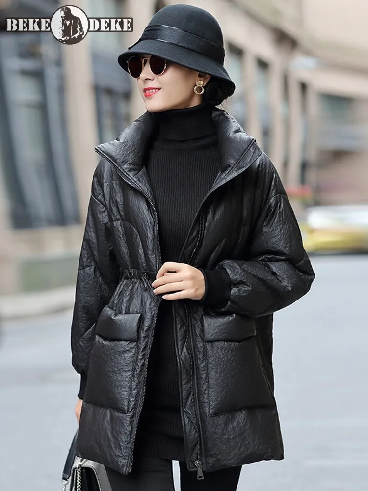 Winter Women Thick Warm Sheepskin White Duck Down Jacket Loose Fit Casual Genine Leather Jacket Adjustable Waist Outerwear Coat
Winter Women Thick Warm Sheepskin White Duck Down Jacket Loose Fit Casual Genine Leather Jacket Adjustable Waist Outerwear Coat