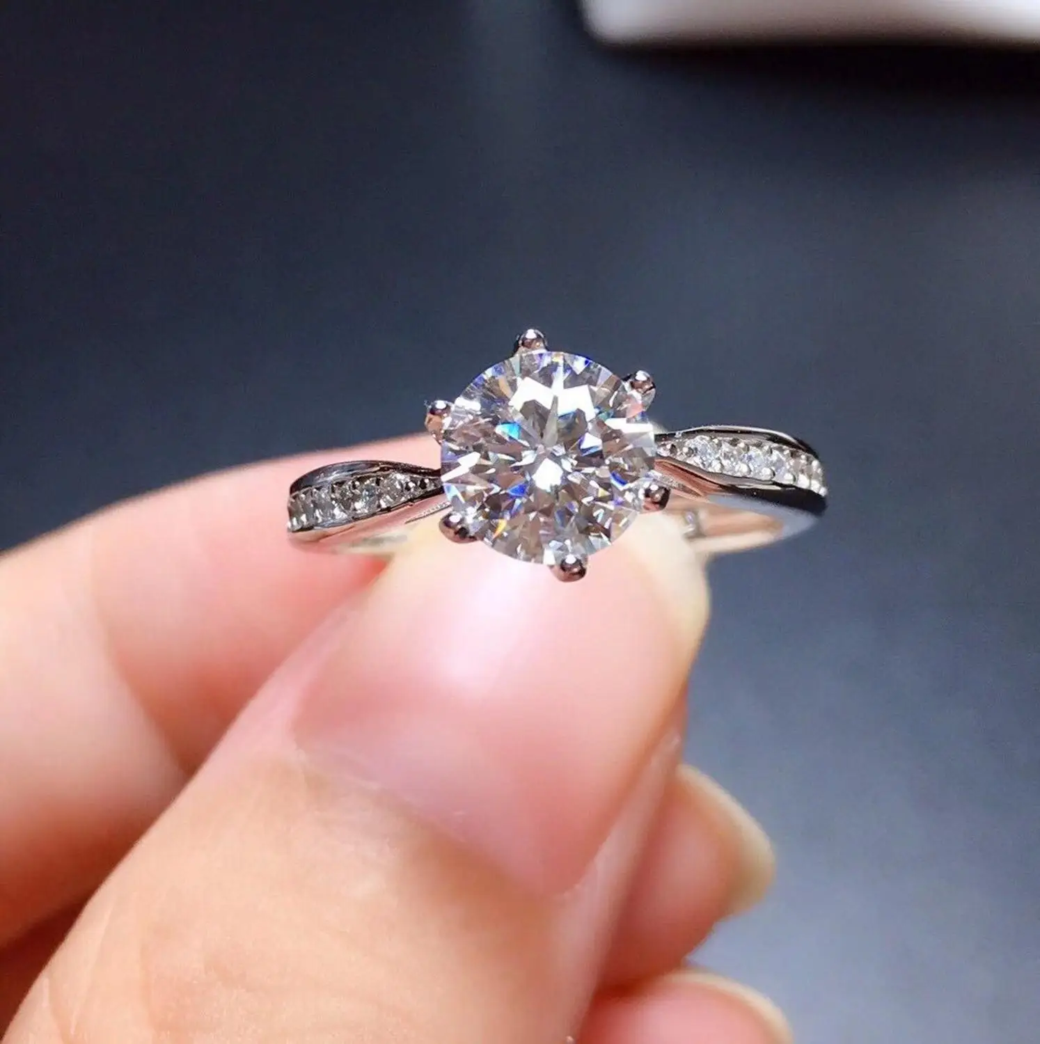 925 sterling silver ring Classic style Diamond jewelry Mosan diamond 1CT 6.5*6.5 ring Wedding Party gift Ring For Women
925 sterling silver ring Classic style Diamond jewelry Mosan diamond 1CT 6.5*6.5 ring Wedding Party gift Ring For Women