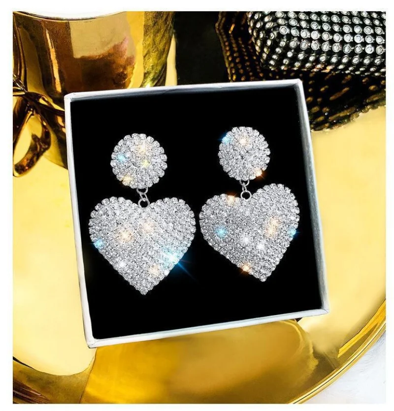 New Ladies Heart-Shaped Diamond Pendant Earrings Fashion Gold and Silver Round Jewelry Accessories
New Ladies Heart-Shaped Diamond Pendant Earrings Fashion Gold and Silver Round Jewelry Accessories