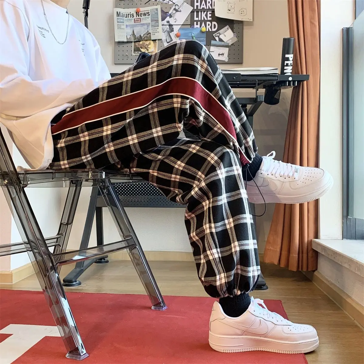 Men's trousers 2021 spring and autumn new trend plaid loose casual sports pants men straight leg pants youth men's clothing
Men's trousers 2021 spring and autumn new trend plaid loose casual sports pants men straight leg pants youth men's clothing