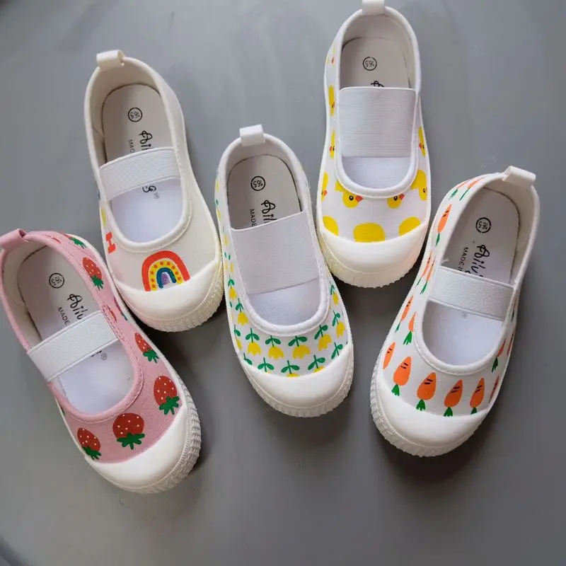 2021 children's canvas shoes boys and girls kindergarten single shoes strawberry rainbow square mouth shoes 1-8 years old 
2021 children's canvas shoes boys and girls kindergarten single shoes strawberry rainbow square mouth shoes 1-8 years old