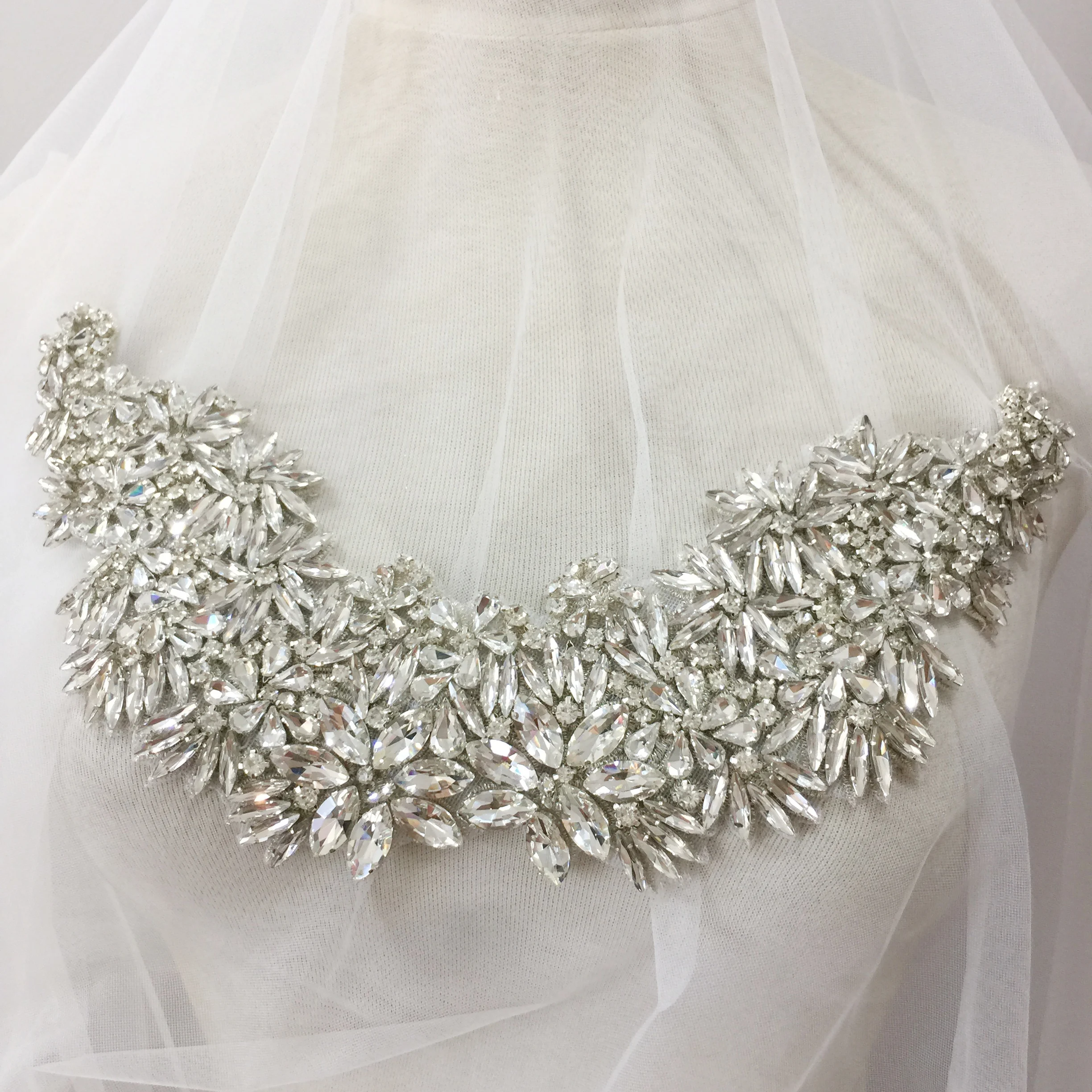 Sparkle Rhinestones Applique Collar Wedding Gown Applique Crystal Beading Accents for Wedding Dress Couture Dress
Sparkle Rhinestones Applique Collar Wedding Gown Applique Crystal Beading Accents for Wedding Dress Couture Dress