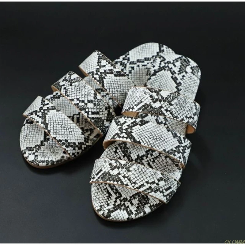 Hot Women Slippers Flat Candy Color Summer Female Cool Flip Flops Comfort Outside Beach Ladies Soft Slides Casual Shoes 
Hot Women Slippers Flat Candy Color Summer Female Cool Flip Flops Comfort Outside Beach Ladies Soft Slides Casual Shoes