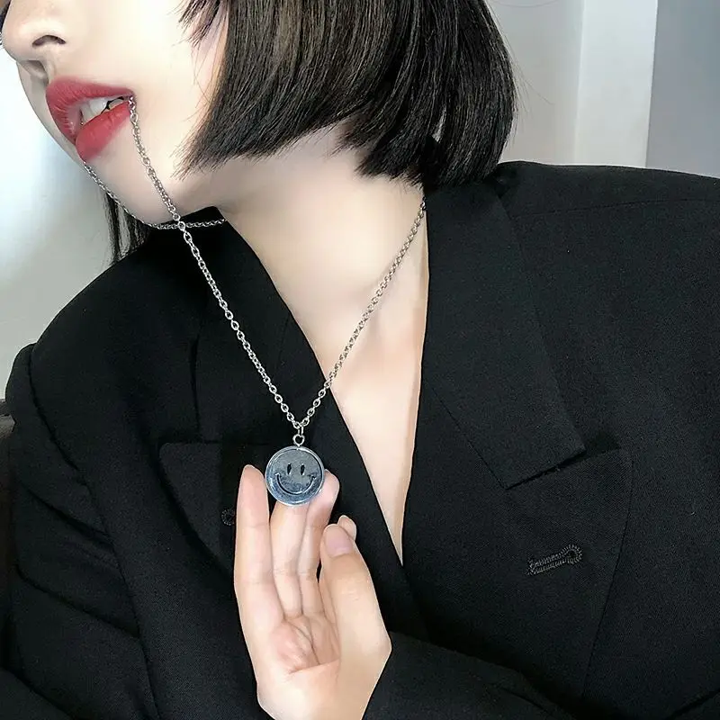 2021 Double Sided Smiley Face Pendant Necklaces For Women Korean Jewelry Rotatable Smile Street Couple Face Expression Pendant
2021 Double Sided Smiley Face Pendant Necklaces For Women Korean Jewelry Rotatable Smile Street Couple Face Expression Pendant