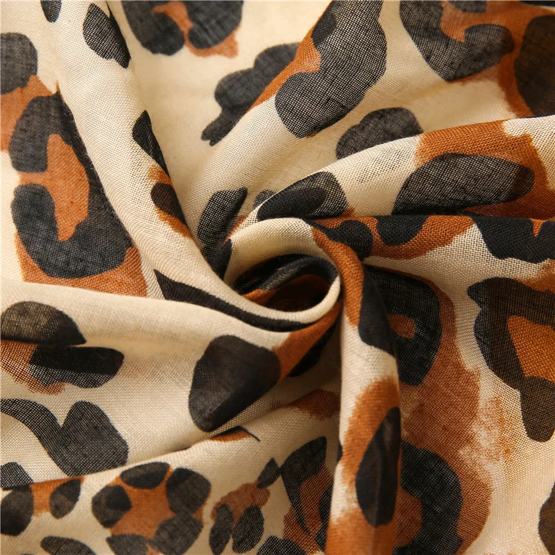 2020 lady Leopard Print tassels Scarves fashion Sunscreen Beach towel winter warm Cotton and hemp Scarf new style 180x90cm Shawl 
2020 lady Leopard Print tassels Scarves fashion Sunscreen Beach towel winter warm Cotton and hemp Scarf new style 180x90cm Shawl