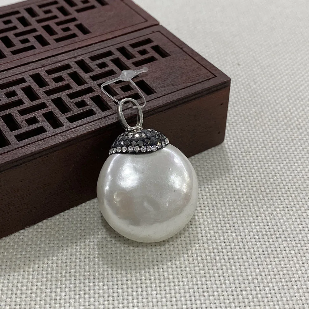 Fashion Natural Shell Pendant Round Mother-of-Pearl Fashion DIY Round Bead Jewelry Pendant Necklace Earring Making Size 32mm
Fashion Natural Shell Pendant Round Mother-of-Pearl Fashion DIY Round Bead Jewelry Pendant Necklace Earring Making Size 32mm