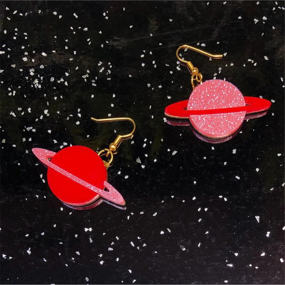 SexeMara Personality Geometric Spaceship Alien UFO Acrylic Earrings For Women Cute Avocado Drop Earrings Blade Earrings Gift
SexeMara Personality Geometric Spaceship Alien UFO Acrylic Earrings For Women Cute Avocado Drop Earrings Blade Earrings Gift