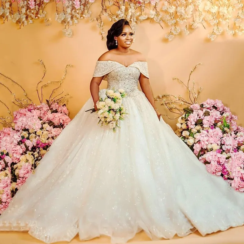 Блестящее свадебное платье Aso Ebi, свадебное платье с открытыми плечами и бисером, свадебные платья со шнуровкой сзади
Блестящее свадебное платье Aso Ebi, свадебное платье с открытыми плечами и бисером, свадебные платья со шнуровкой сзади