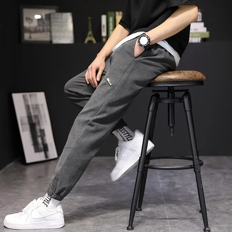 2021 new style overalls men's thin men's casual pants summer loose sports pants student's small foot Capris men's pants
2021 new style overalls men's thin men's casual pants summer loose sports pants student's small foot Capris men's pants