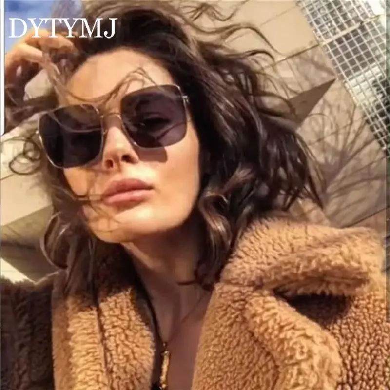 DYTYMJ роскошные квадратные солнцезащитные очки для женщин 2020 ретро очки женские брендовые дизайнерские солнцезащитные очки винтажные гради...
DYTYMJ роскошные квадратные солнцезащитные очки для женщин 2020 ретро очки женские брендовые дизайнерские солнцезащитные очки винтажные гради...