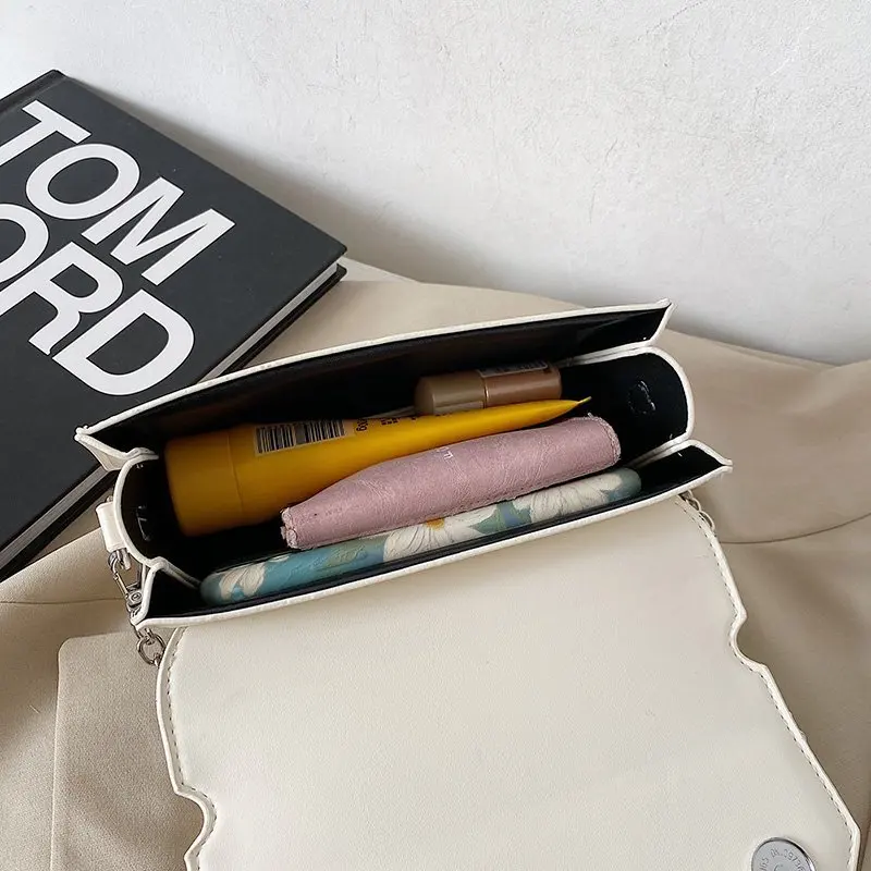 Brand Bow Saddle Bag with Diamond Shoulder Bag for Women High-quality Leather Crossbody Bag and Purse Luxury Designer Handbag 
Brand Bow Saddle Bag with Diamond Shoulder Bag for Women High-quality Leather Crossbody Bag and Purse Luxury Designer Handbag