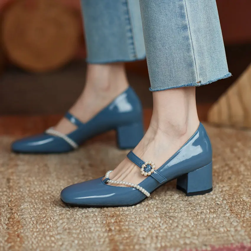 Fanyuan String Bead Buckle Ladies Pumps Square Toe Cow Patent Leather Pearl Decoration Chunky Heels Pumps Newest Office Shoes
Fanyuan String Bead Buckle Ladies Pumps Square Toe Cow Patent Leather Pearl Decoration Chunky Heels Pumps Newest Office Shoes