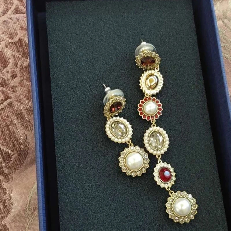 SWA 2020 New Exquisite Design Millennium Asymmetric Stud Earrings, Classic Jewelry Is The Best Birthday Gift For Your Wife
SWA 2020 New Exquisite Design Millennium Asymmetric Stud Earrings, Classic Jewelry Is The Best Birthday Gift For Your Wife