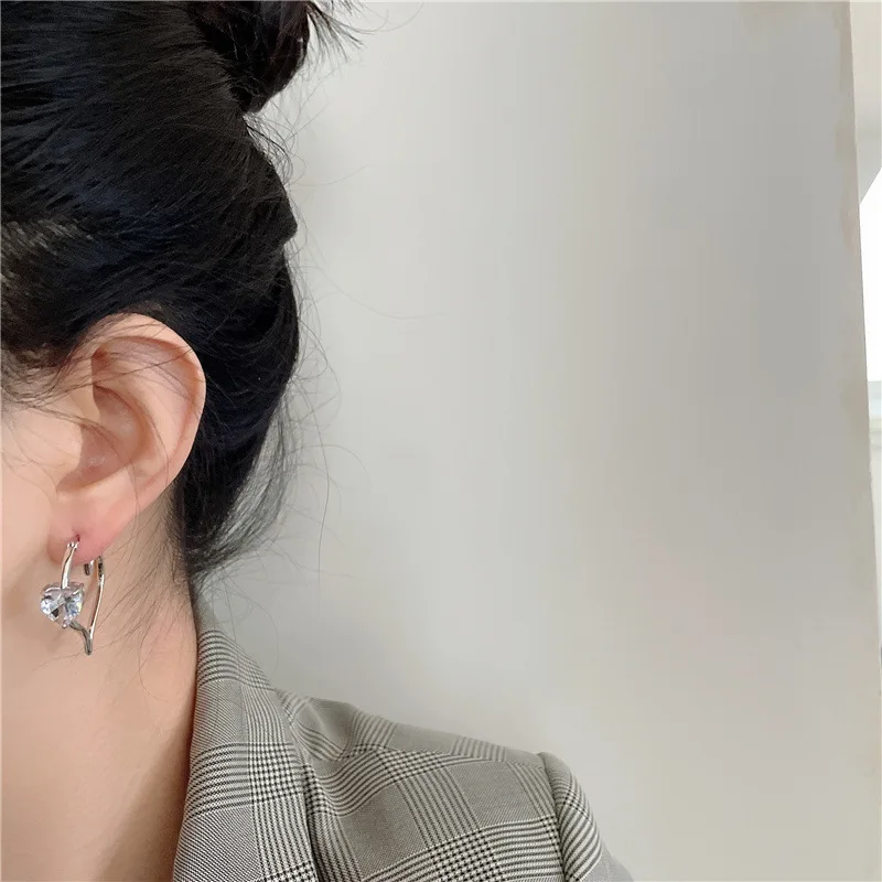 

South Korea's Dongdaemun Fashion Temperament Earrings Irregular Fashion Earrings Large Zircon Micro Inlaid Love Earrings