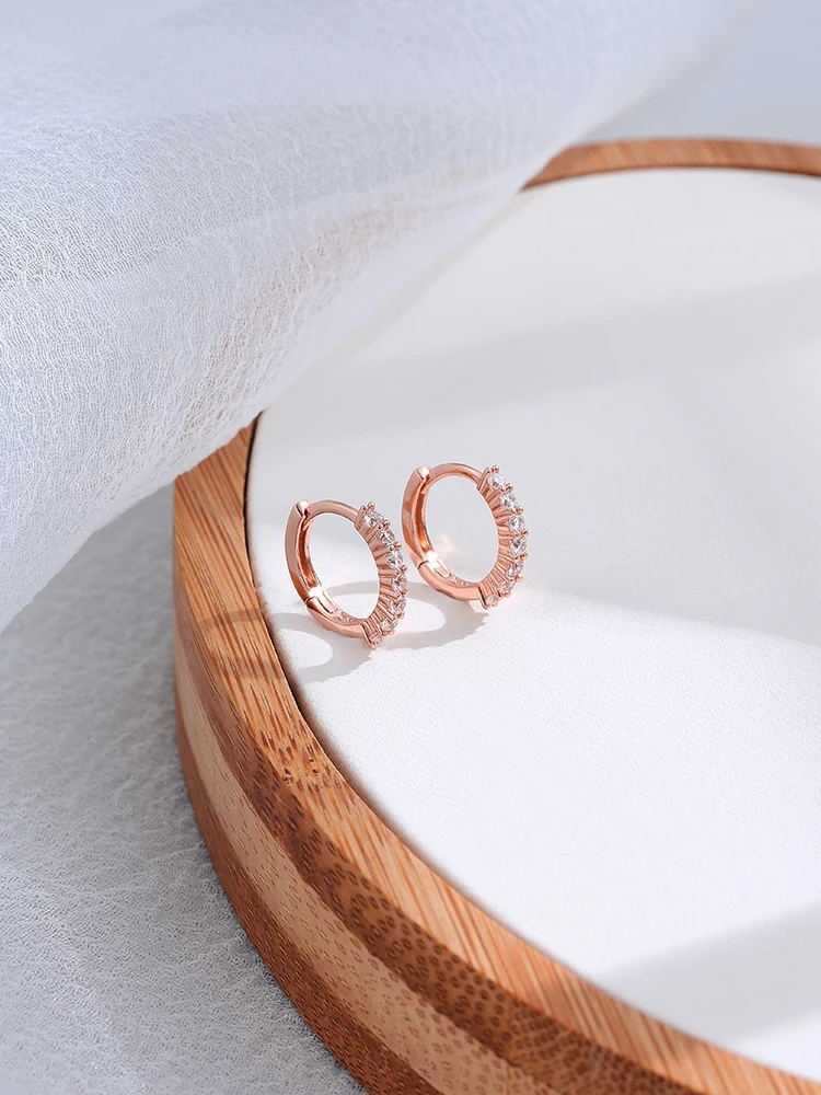 ZEMIOR 100% 925 Sterling Silver Round Hoop Earrings For Women Dazzling 5A Clear Cubic Zirconia Anniversary Fine Jewelry Hot Sale
ZEMIOR 100% 925 Sterling Silver Round Hoop Earrings For Women Dazzling 5A Clear Cubic Zirconia Anniversary Fine Jewelry Hot Sale