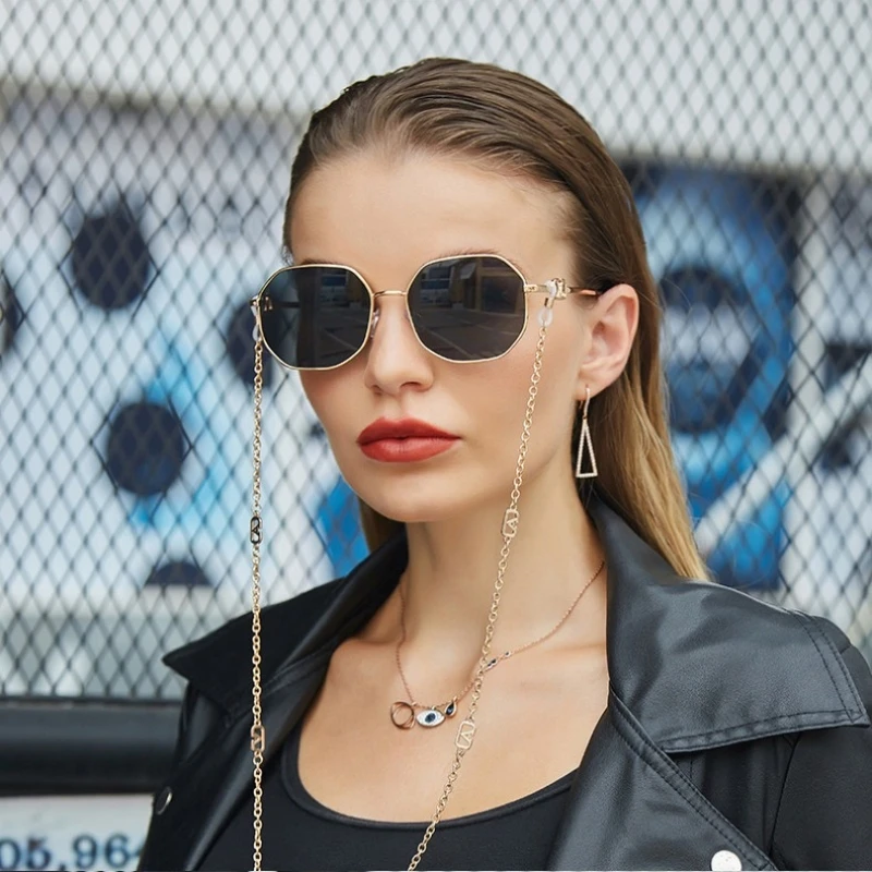 2021 New Minimalist Fashion Glasses Women Metal Zipper Sunglasses For Women Anti-UV Personality Trend Street Sports 7907
2021 New Minimalist Fashion Glasses Women Metal Zipper Sunglasses For Women Anti-UV Personality Trend Street Sports 7907