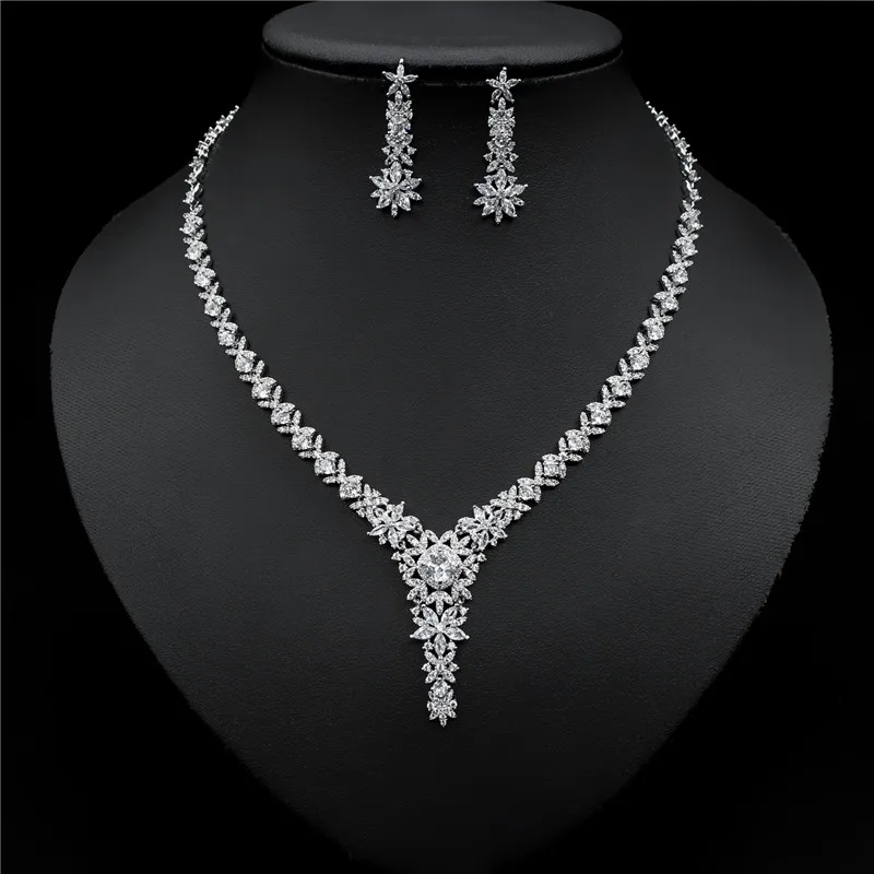 Luxurious Women Necklace Earrings Sets Iced Out Miami Cuban Chain AAA Bling Zircon Choker Colar Engagement Jewelry Gift
Luxurious Women Necklace Earrings Sets Iced Out Miami Cuban Chain AAA Bling Zircon Choker Colar Engagement Jewelry Gift