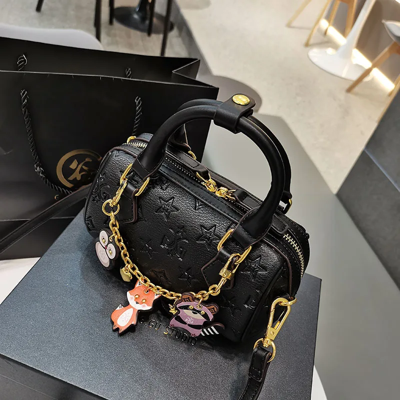 New Fashion High Quality Shoulder Satchels Ladies Embossed Portable Pillow Bag Purses and Handbags Luxury Designer Sac Luxe
New Fashion High Quality Shoulder Satchels Ladies Embossed Portable Pillow Bag Purses and Handbags Luxury Designer Sac Luxe