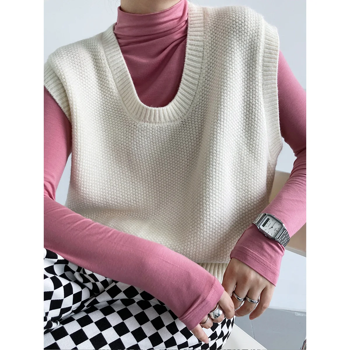 Autumn Women Knitted Vest Round Neck Loose Women's Sleeveless Sweater Vest Waistcoat
Autumn Women Knitted Vest Round Neck Loose Women's Sleeveless Sweater Vest Waistcoat