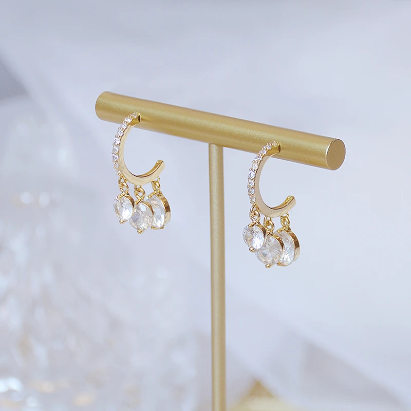 Bohemia Elegant C-shaped Crystal Tassel Pendent Earrings AAA Bling Cubic Zirconia Silver Female Stud Earring Fashion Jewelry
Bohemia Elegant C-shaped Crystal Tassel Pendent Earrings AAA Bling Cubic Zirconia Silver Female Stud Earring Fashion Jewelry