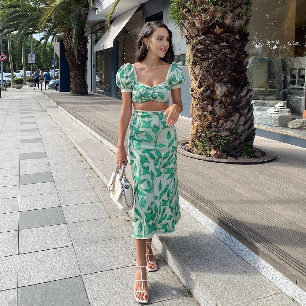 2021 Two piece set Women Fashion Short Puff Sleeves Crop Top Vintage Printed Midi Skirt Summer Woman Outfit Dress Sets Suits
2021 Two piece set Women Fashion Short Puff Sleeves Crop Top Vintage Printed Midi Skirt Summer Woman Outfit Dress Sets Suits