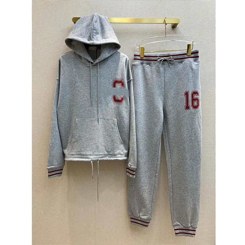High End 21 Winter Runway Women Print Casual Sports Suit Fashion Chic Long Sleeve Drawstring Kangaroo Hoodies Harem Pants Jogger
High End 21 Winter Runway Women Print Casual Sports Suit Fashion Chic Long Sleeve Drawstring Kangaroo Hoodies Harem Pants Jogger