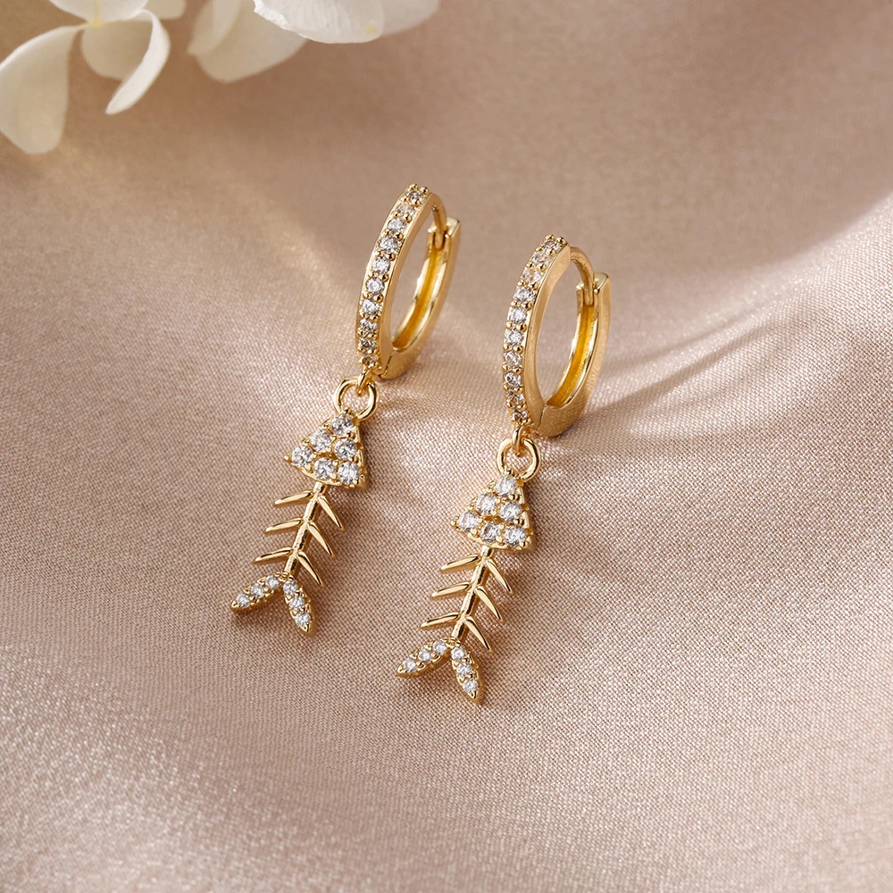 ASCONA Fashion Ladies Party Crystal Zircon Hanging Dangle Drop Earrings Creative Fish Bone Pendant Metal Hoop Earrings Jewelry
ASCONA Fashion Ladies Party Crystal Zircon Hanging Dangle Drop Earrings Creative Fish Bone Pendant Metal Hoop Earrings Jewelry