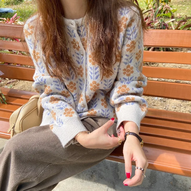 Floral Sweater Jacket Women Spring 2022 New Retro Loose Outer Wear Knitted Cardigan Long-sleeved Cropped Top Cardigans
Floral Sweater Jacket Women Spring 2022 New Retro Loose Outer Wear Knitted Cardigan Long-sleeved Cropped Top Cardigans