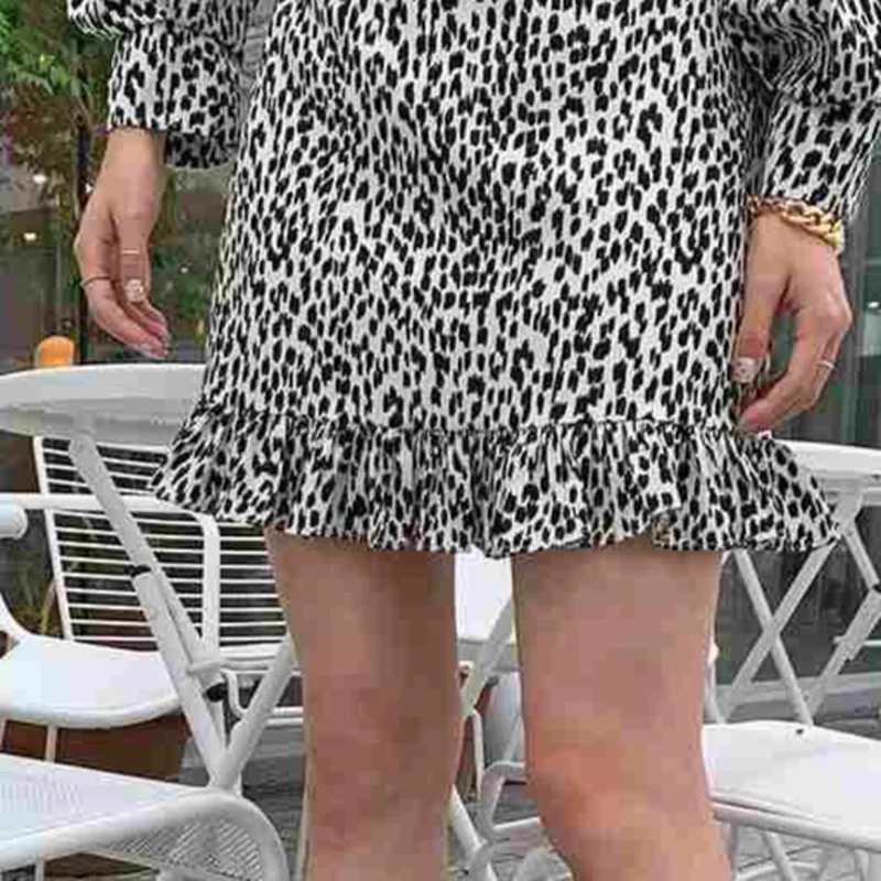 Dresses Women Hot Sale V-neck Puff Sleeves Leopard Korean Casual Fashion Street Slim Female Ruffles Mini A-line Dress
Dresses Women Hot Sale V-neck Puff Sleeves Leopard Korean Casual Fashion Street Slim Female Ruffles Mini A-line Dress