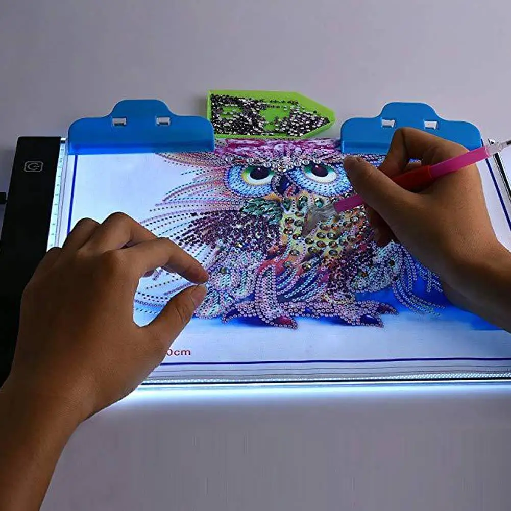 Diamond Painting Accessorie A4 Led Light Pad Lamp Board Tablet for Painting Drawing Diamond Embroidery Tool Kits and Blue Stand
Diamond Painting Accessorie A4 Led Light Pad Lamp Board Tablet for Painting Drawing Diamond Embroidery Tool Kits and Blue Stand