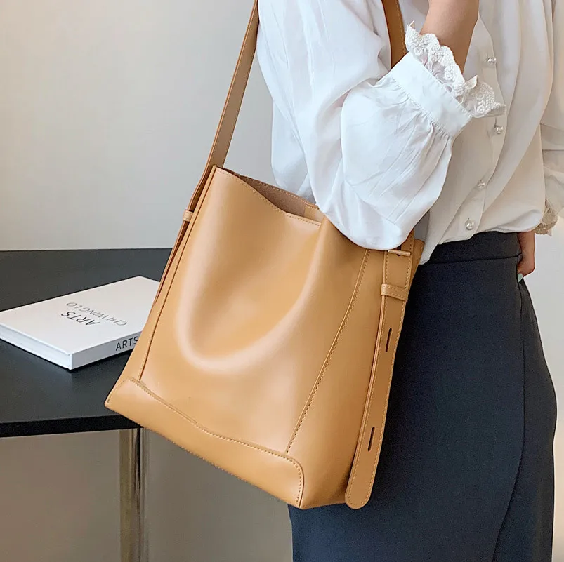 Casual Large Capacity Bucket Bag Brands Soft Women Shoulder Bag Designer Big Tote Handbag and Purse Luxury Crossbody Bag Ladies
Casual Large Capacity Bucket Bag Brands Soft Women Shoulder Bag Designer Big Tote Handbag and Purse Luxury Crossbody Bag Ladies