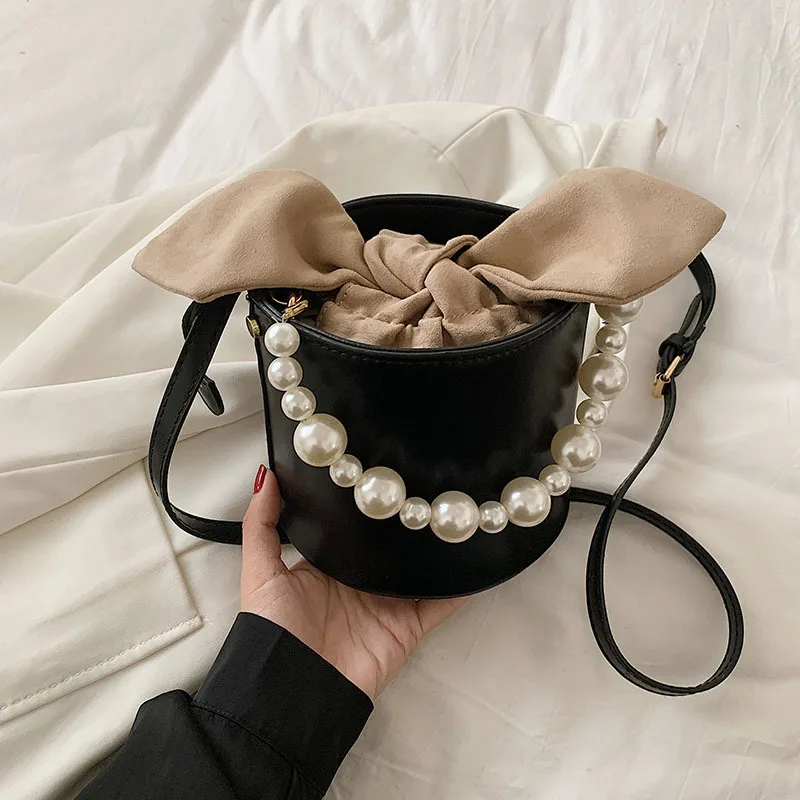 2021 New Fashion One-shoulder Messenger Bag Western Style Pearl Portable Bucket Bag Casual Personality Design Small Bag Female
2021 New Fashion One-shoulder Messenger Bag Western Style Pearl Portable Bucket Bag Casual Personality Design Small Bag Female