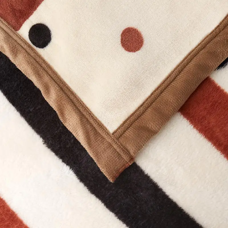 42High quality Thicken plush bedspread blanket 200x230cm High Density Super Soft Flannel Blanket to on for the sofa/Bed/Car
42High quality Thicken plush bedspread blanket 200x230cm High Density Super Soft Flannel Blanket to on for the sofa/Bed/Car