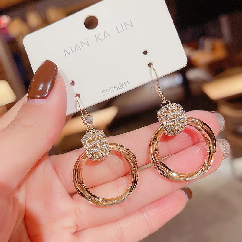2021 New Fashion Korean Oversized White Pearl Drop Earrings for Women Bohemian Golden Round Zircon Wedding Earrings Jewelry Gift
2021 New Fashion Korean Oversized White Pearl Drop Earrings for Women Bohemian Golden Round Zircon Wedding Earrings Jewelry Gift