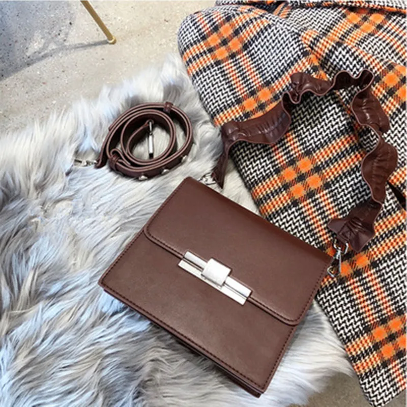 Luxury new Lady handbags women fashion retro wide shoulder strap messenger bag purse simple style Crossbody Tote Bags female
Luxury new Lady handbags women fashion retro wide shoulder strap messenger bag purse simple style Crossbody Tote Bags female
