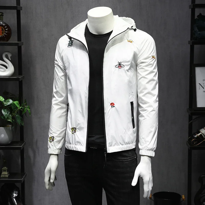 Spring 2021 Men's Little Bee Embroidered Coat Youth Leisure Hooded Fashion Long Sleeve Jacket T240
Spring 2021 Men's Little Bee Embroidered Coat Youth Leisure Hooded Fashion Long Sleeve Jacket T240